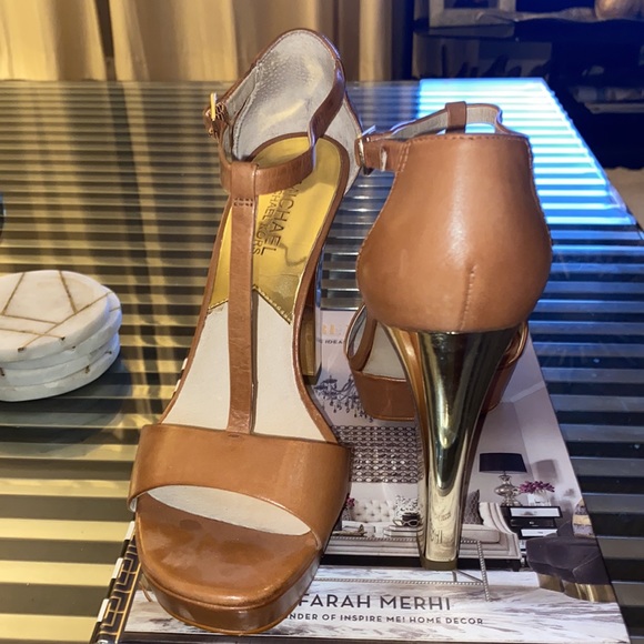 Michael Kors platform sandals worn only once. Great condition - Picture 2 of 4